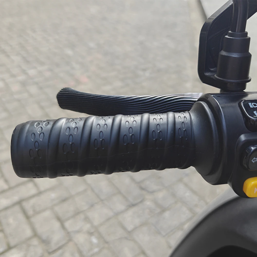 قطعتان من أغطية مقابض السيليكو - مراجعة Motorcycle Gear Sleeve وسعره